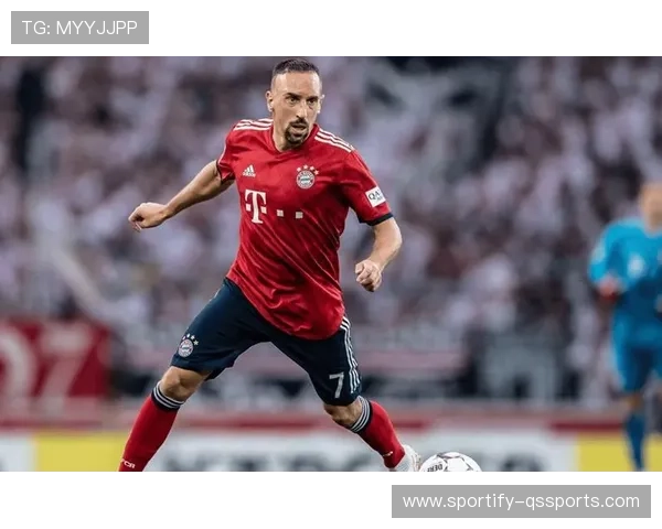 足球球星扭头瞬间定格精彩瞬间展现非凡技艺与眼神的决胜力量